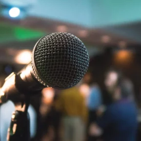 Microphone pour discussion en table ronde